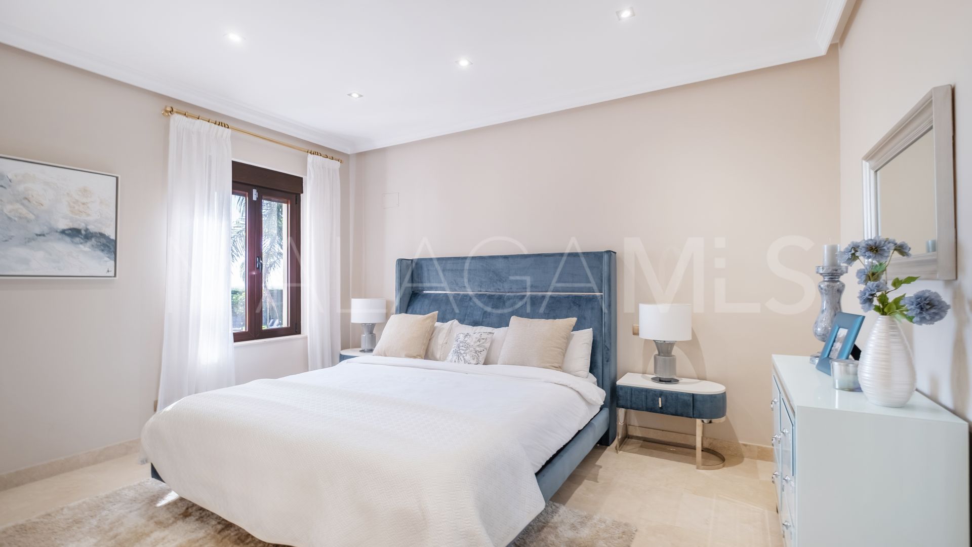 Villa for sale in Altos del Paraiso