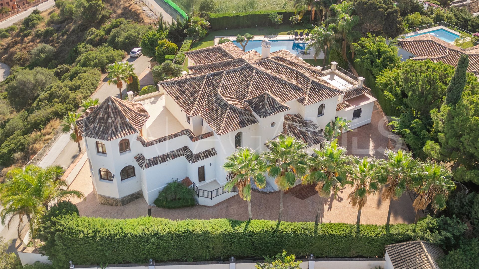 Villa for sale in Altos del Paraiso