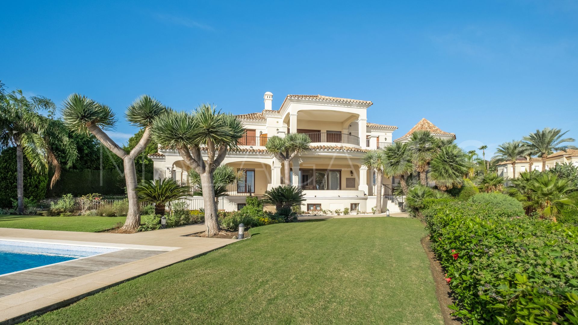 Villa for sale in Altos del Paraiso