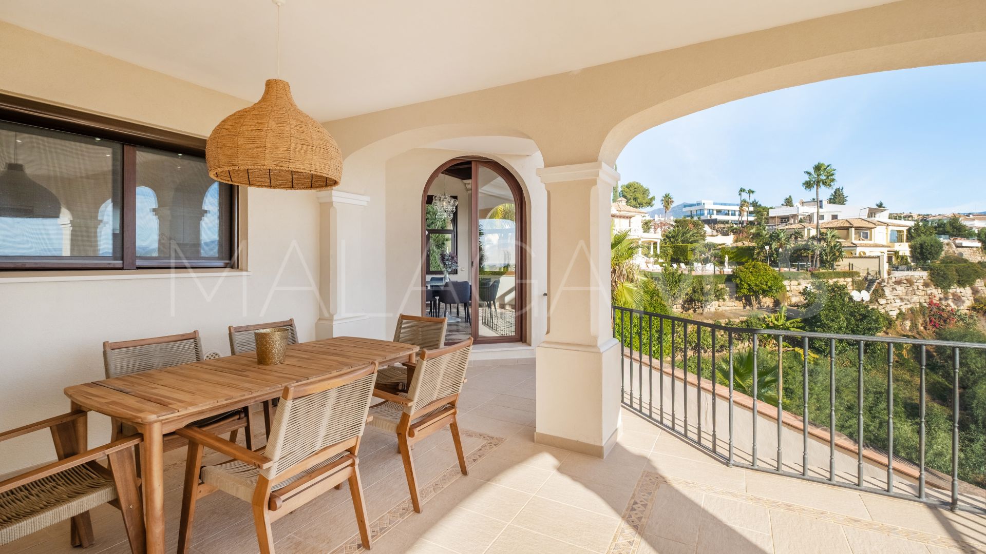 Villa for sale in Altos del Paraiso