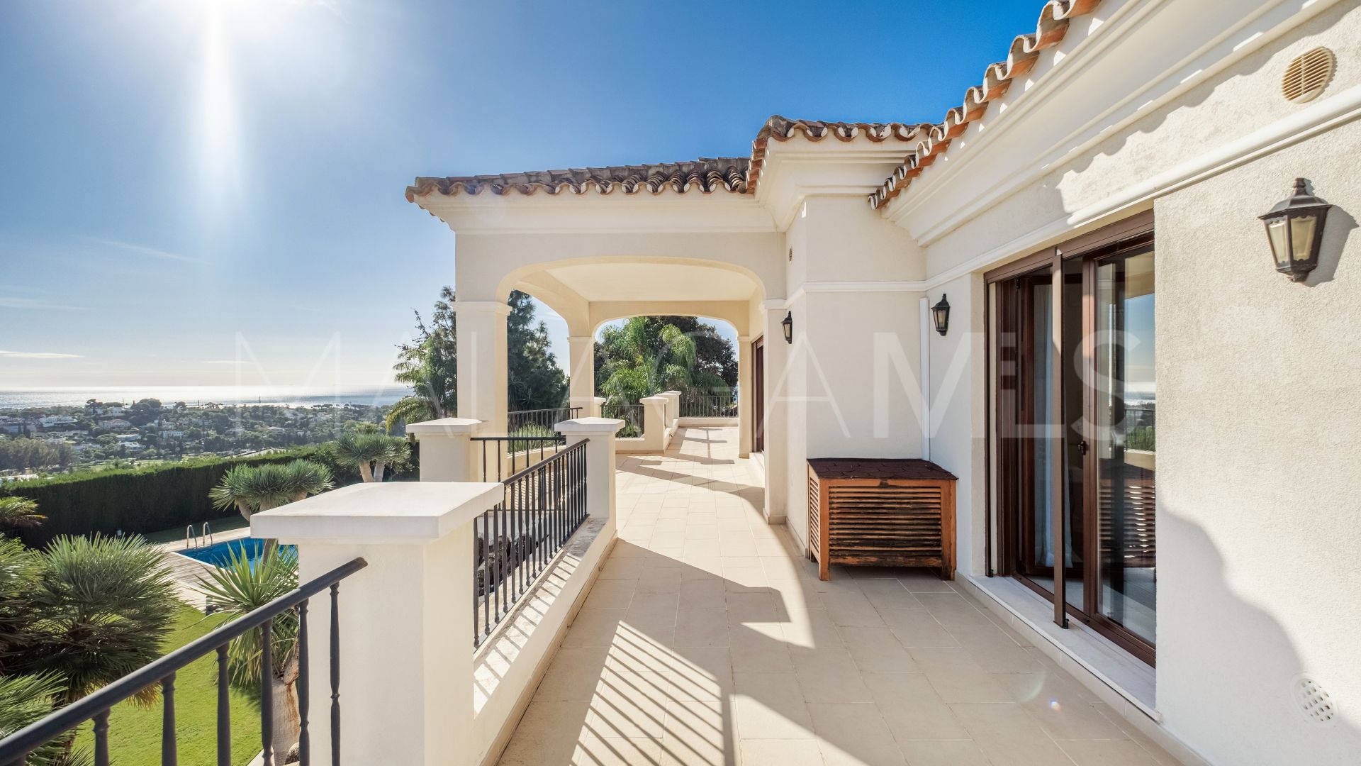 Villa for sale in Altos del Paraiso