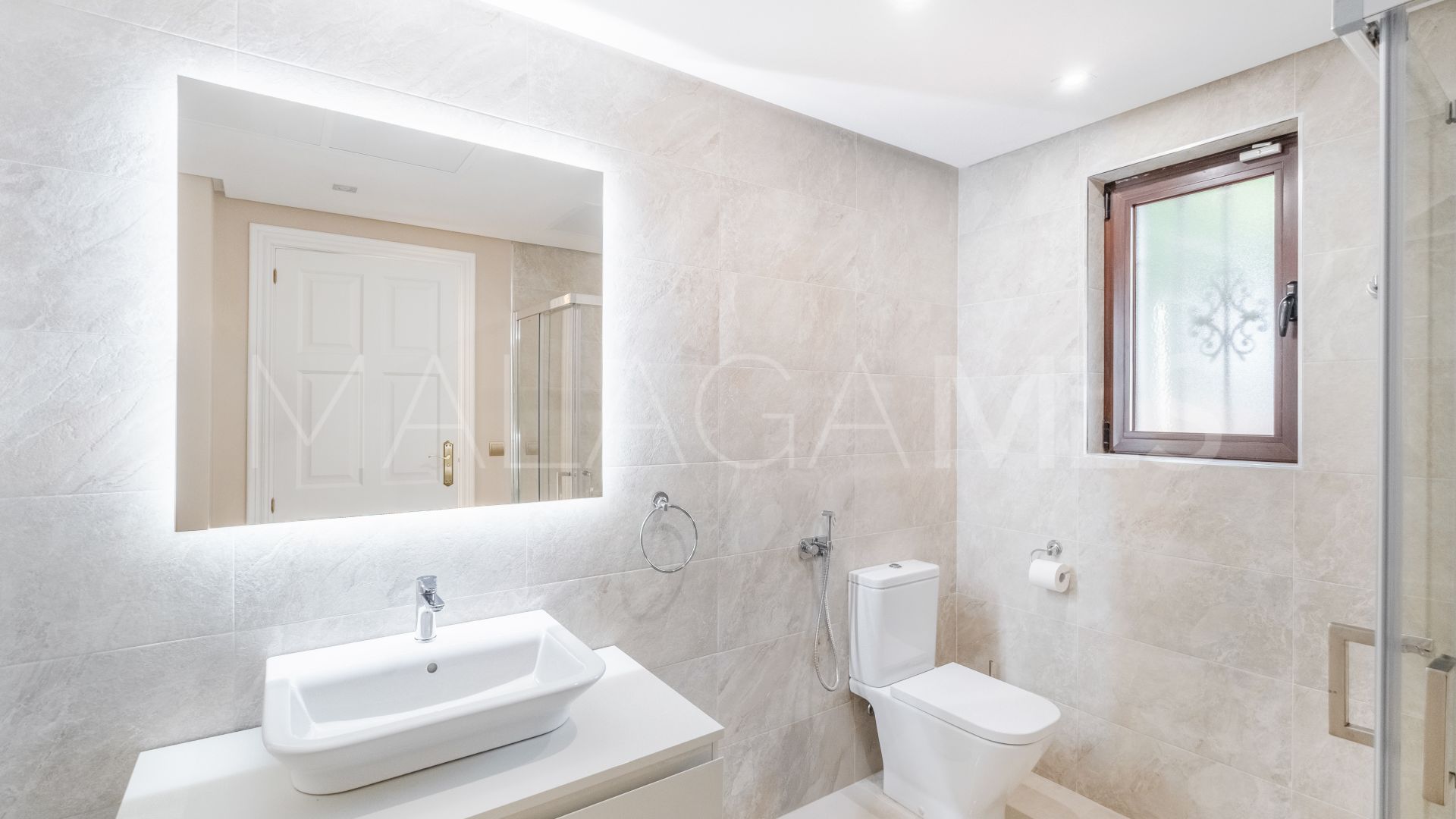 Villa for sale in Altos del Paraiso