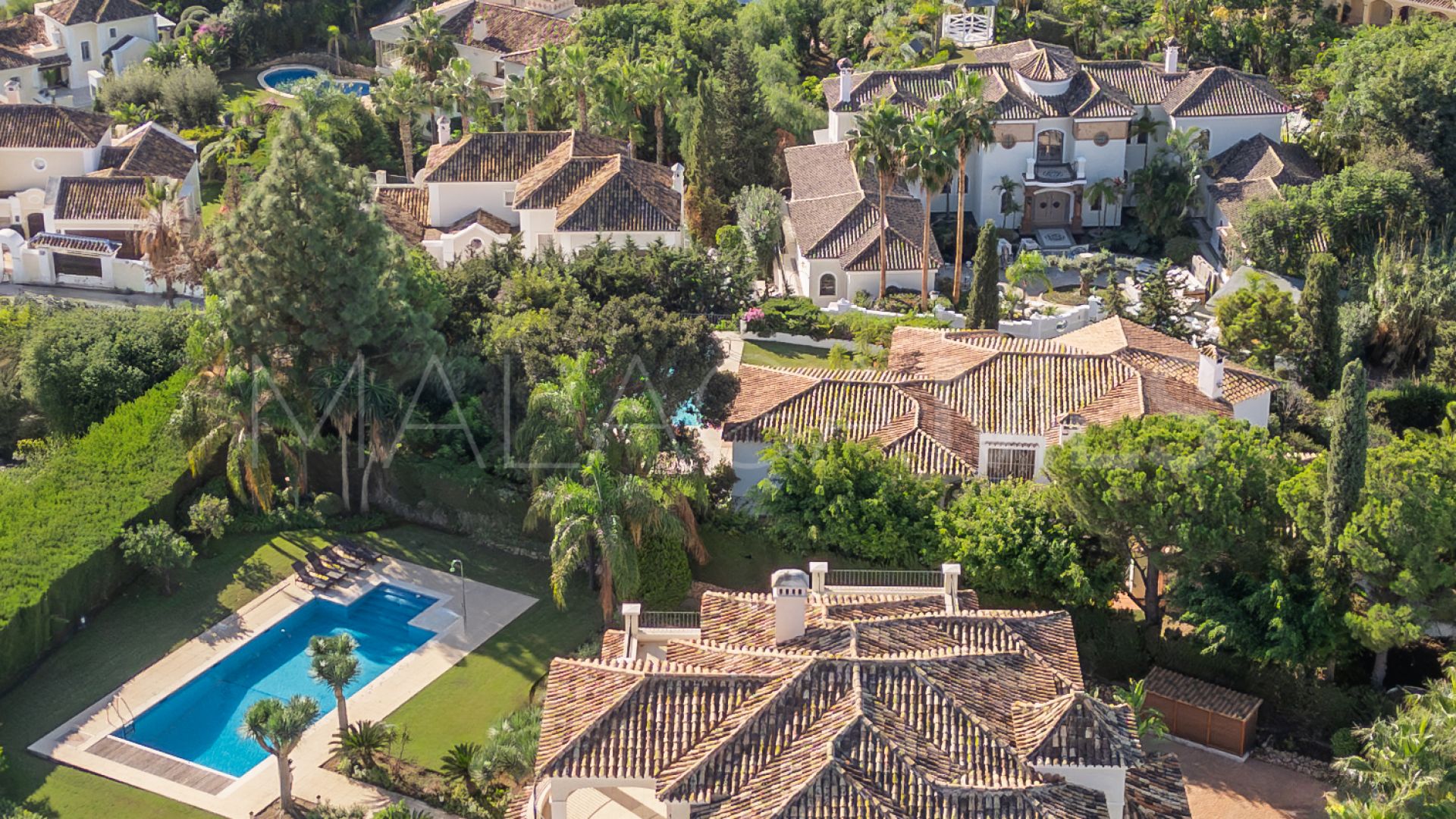 Villa for sale in Altos del Paraiso