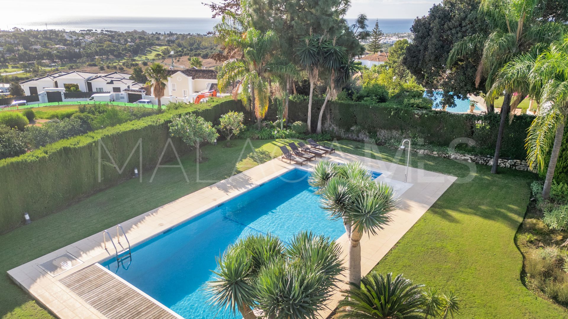 Villa for sale in Altos del Paraiso