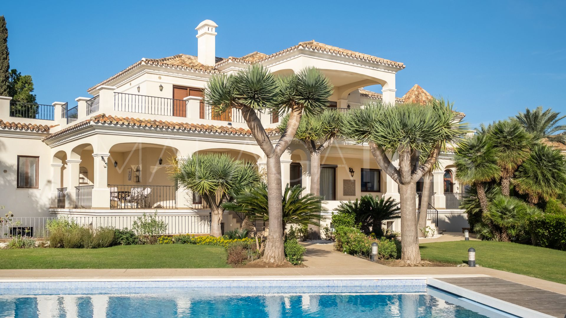 Villa for sale in Altos del Paraiso