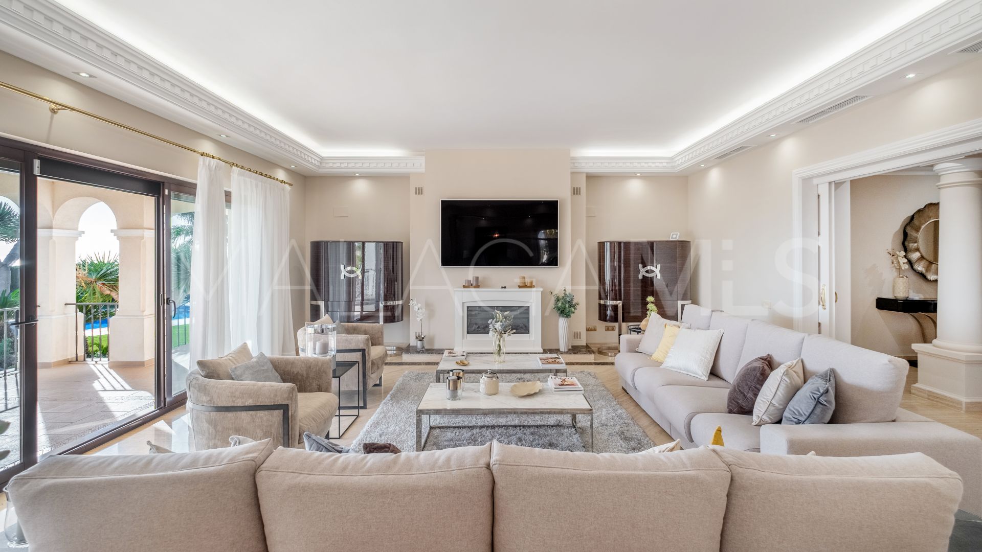 Villa for sale in Altos del Paraiso