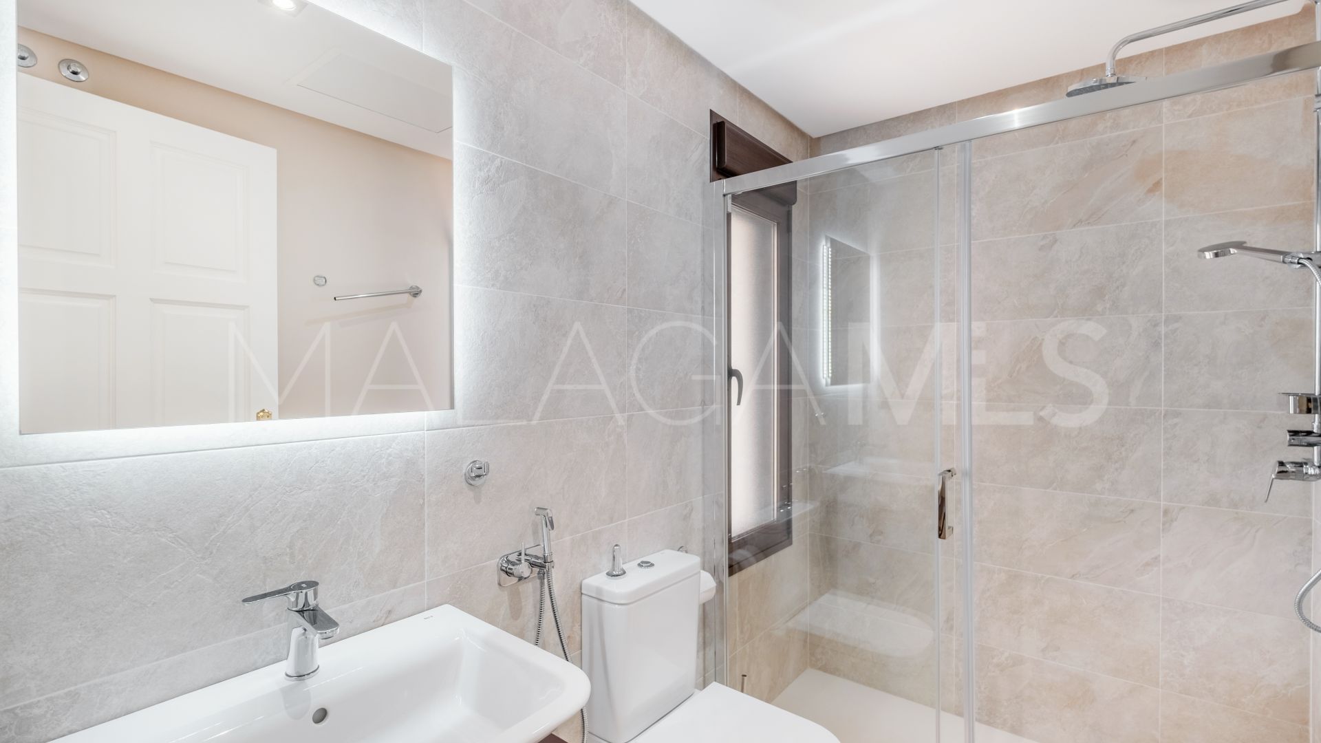 Villa for sale in Altos del Paraiso