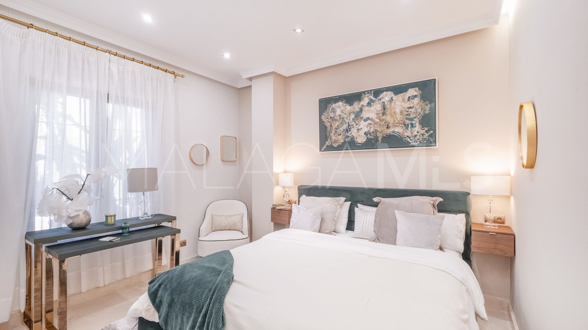 Villa for sale in Altos del Paraiso