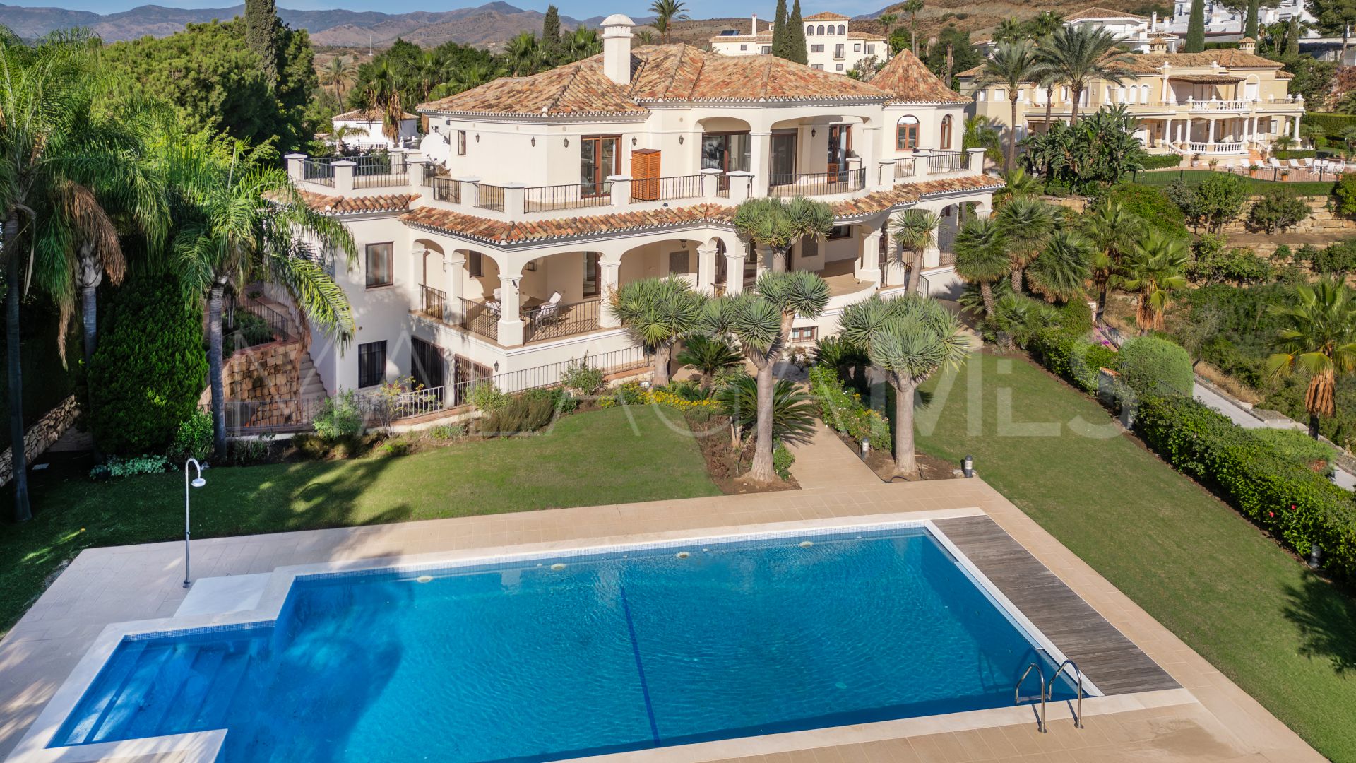 Villa for sale in Altos del Paraiso