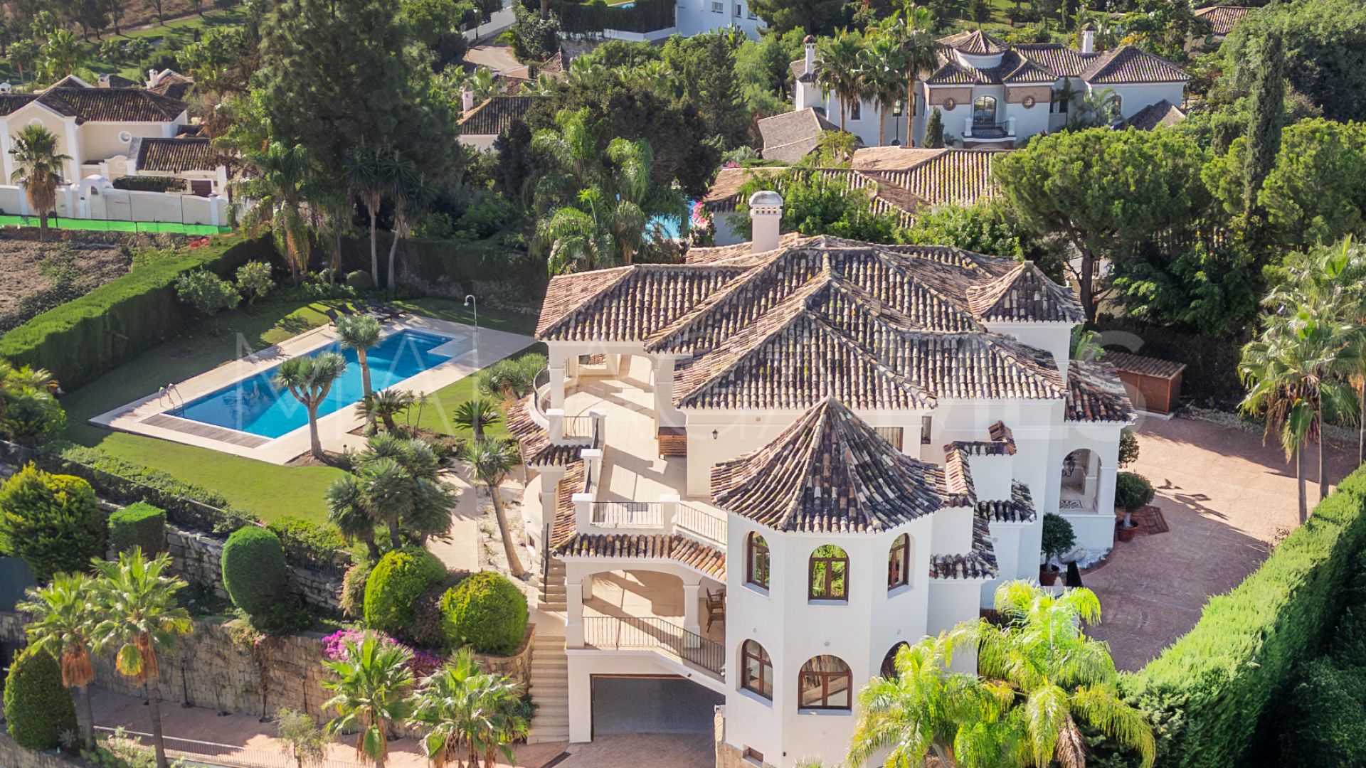 Villa for sale in Altos del Paraiso