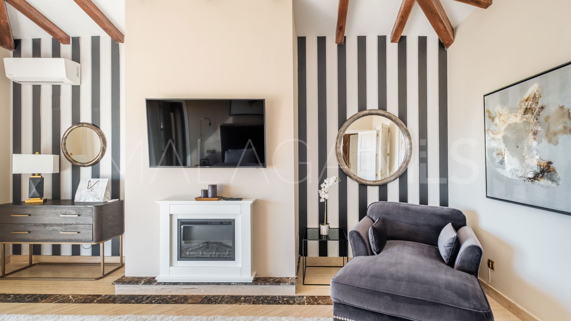 Villa for sale in Altos del Paraiso