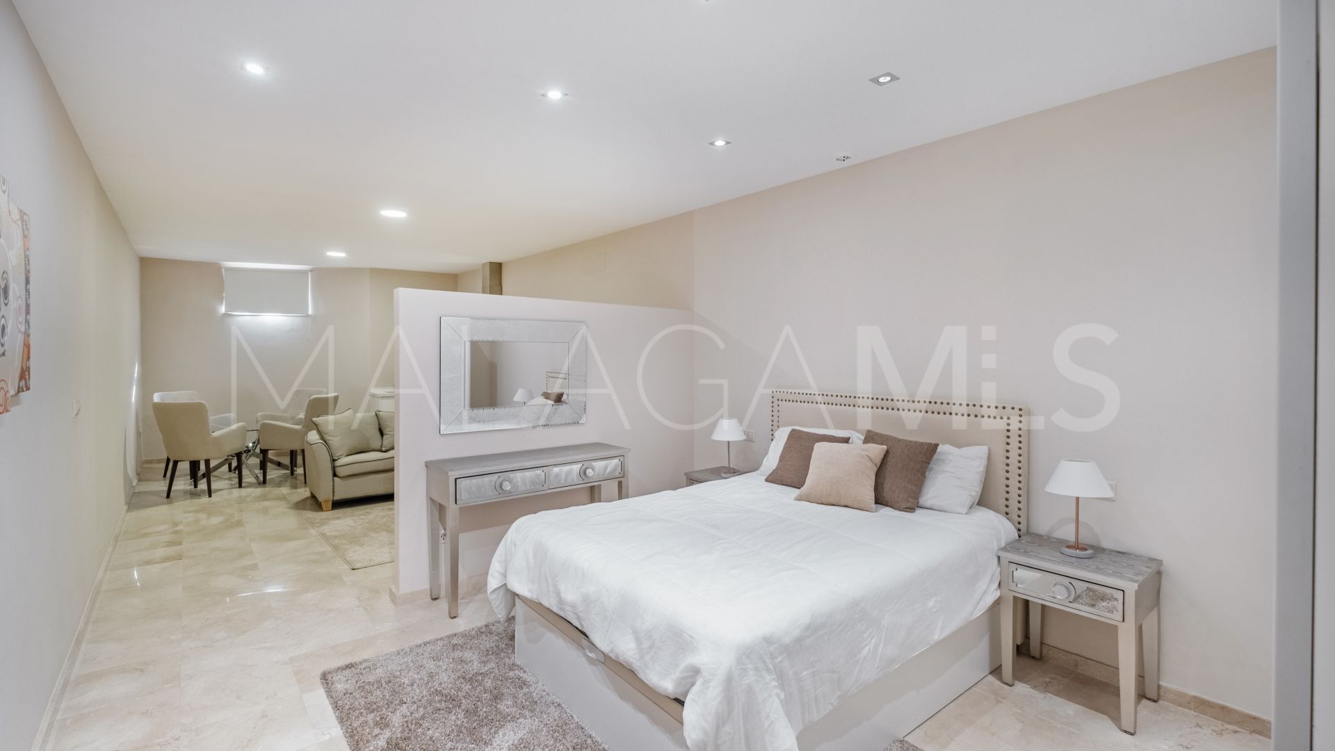 Villa for sale in Altos del Paraiso