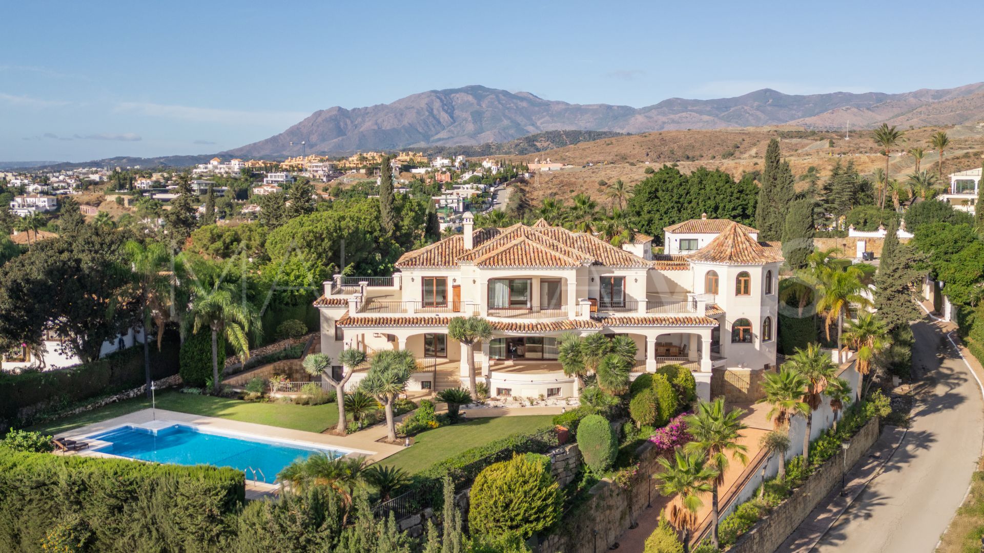 Villa for sale in Altos del Paraiso