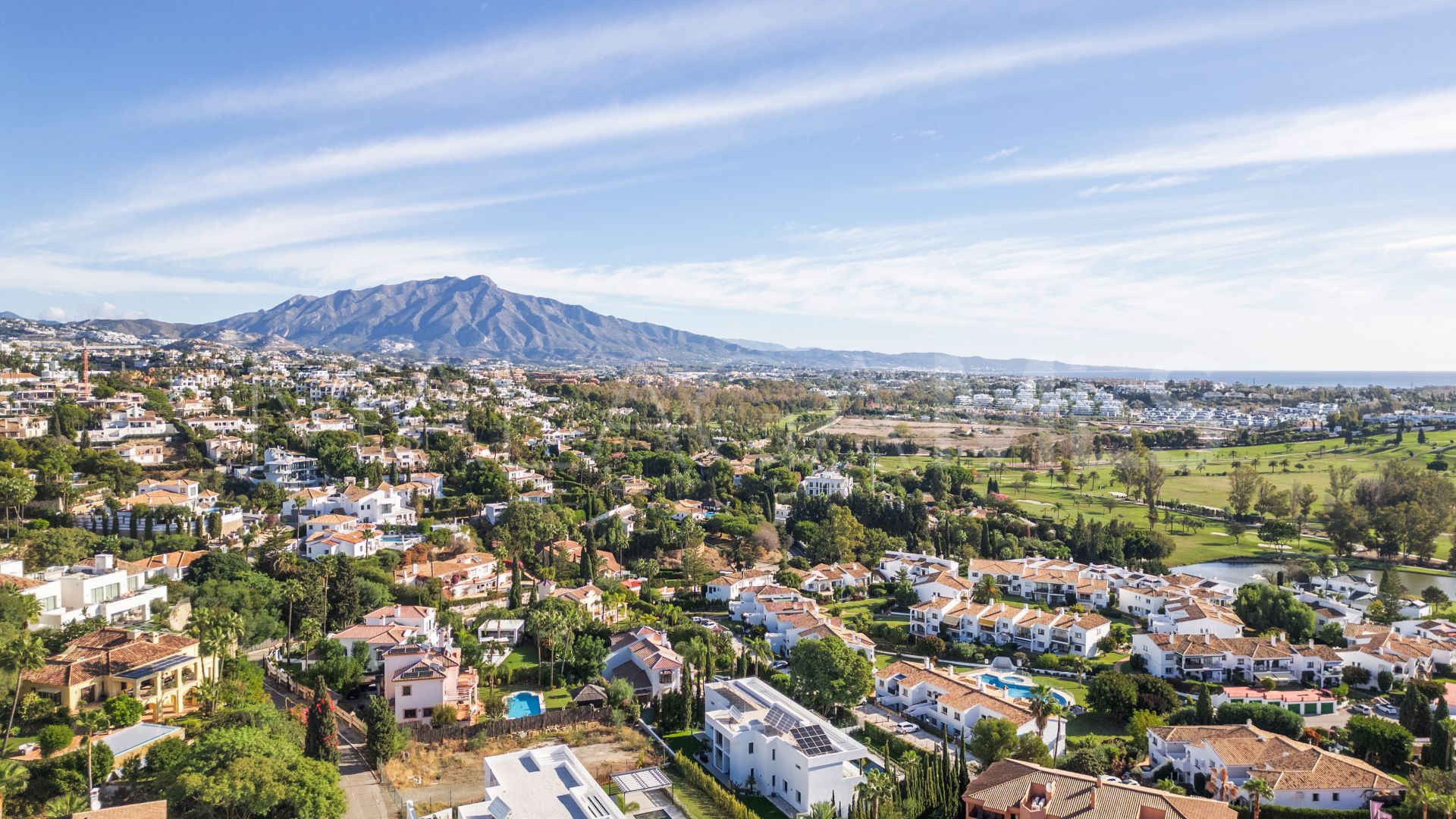 Villa for sale in Altos del Paraiso