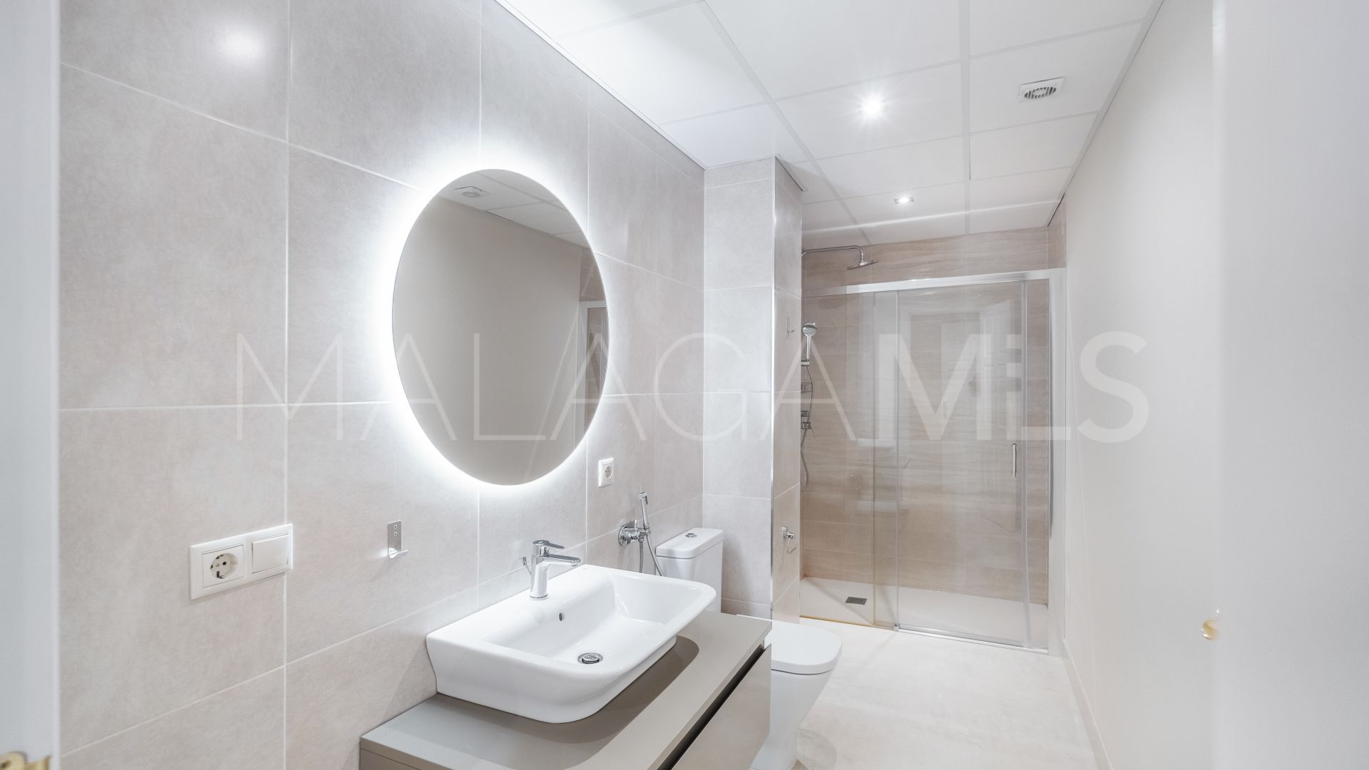 Villa for sale in Altos del Paraiso