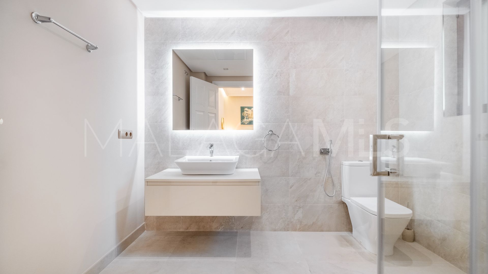 Villa for sale in Altos del Paraiso