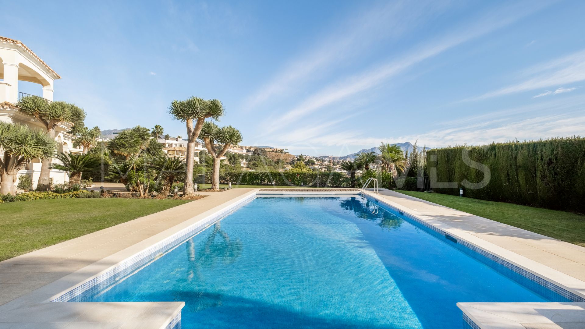 Villa for sale in Altos del Paraiso