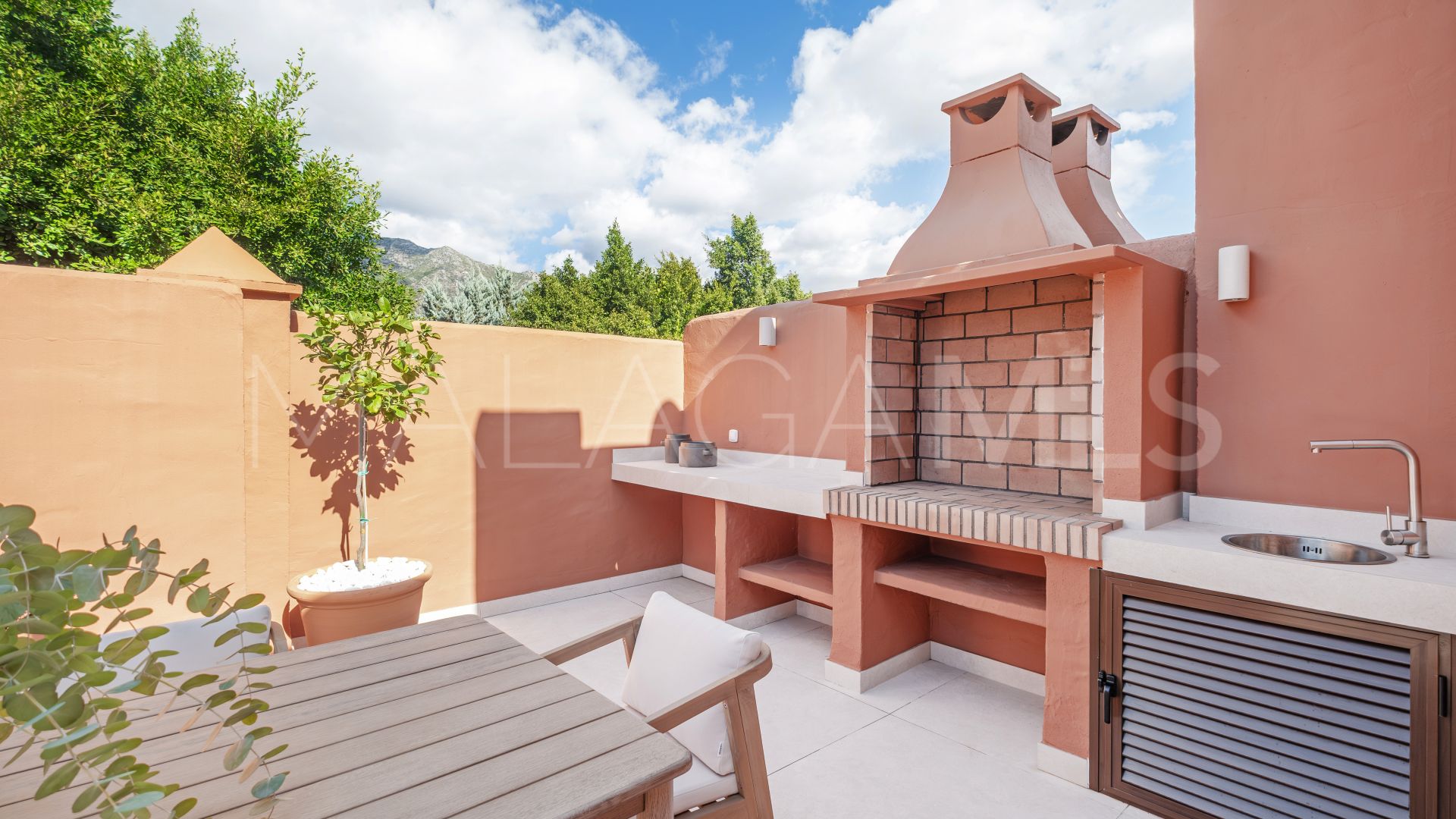 For sale town house with 4 bedrooms in Altos de Puente Romano