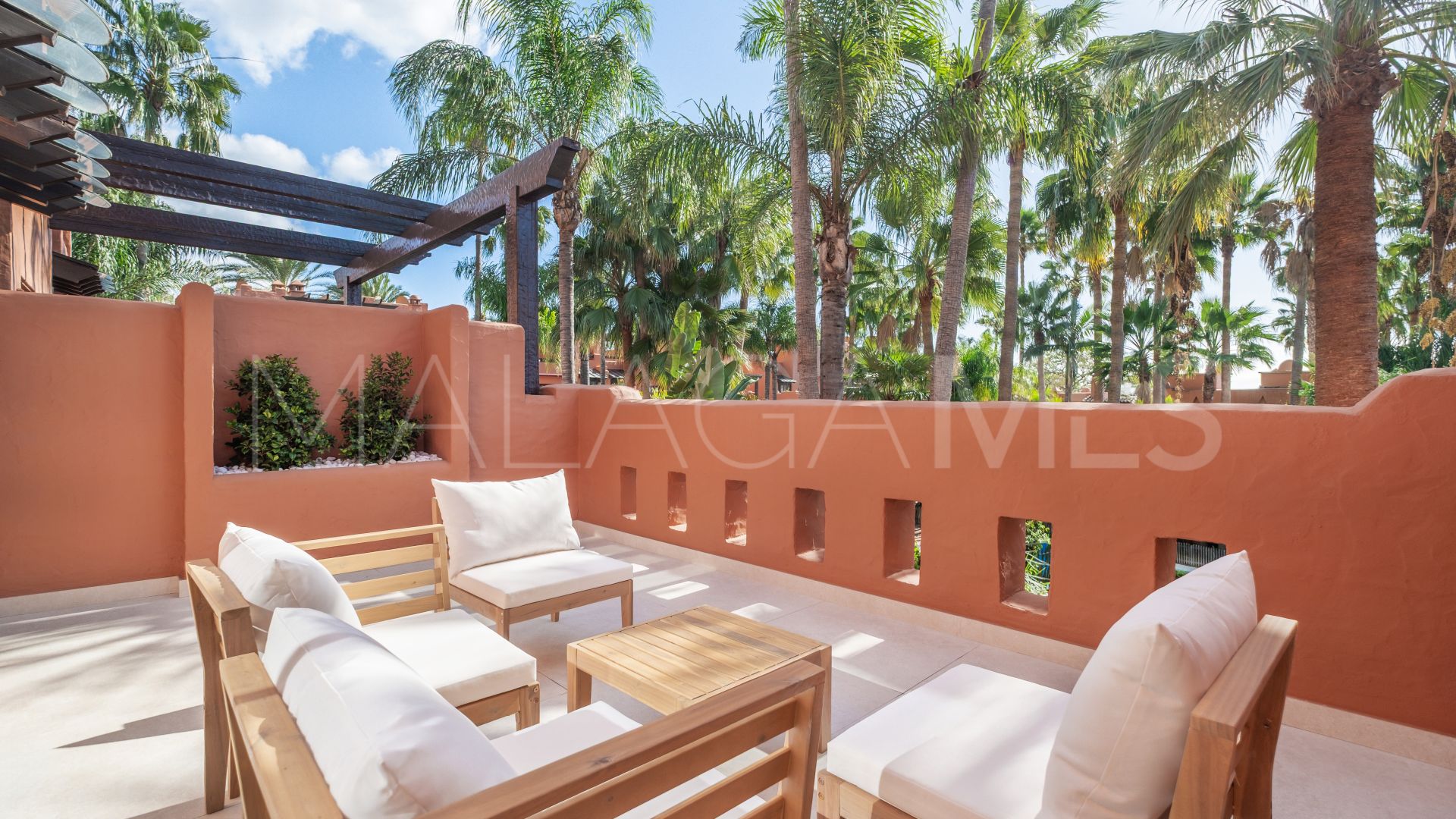 For sale town house with 4 bedrooms in Altos de Puente Romano