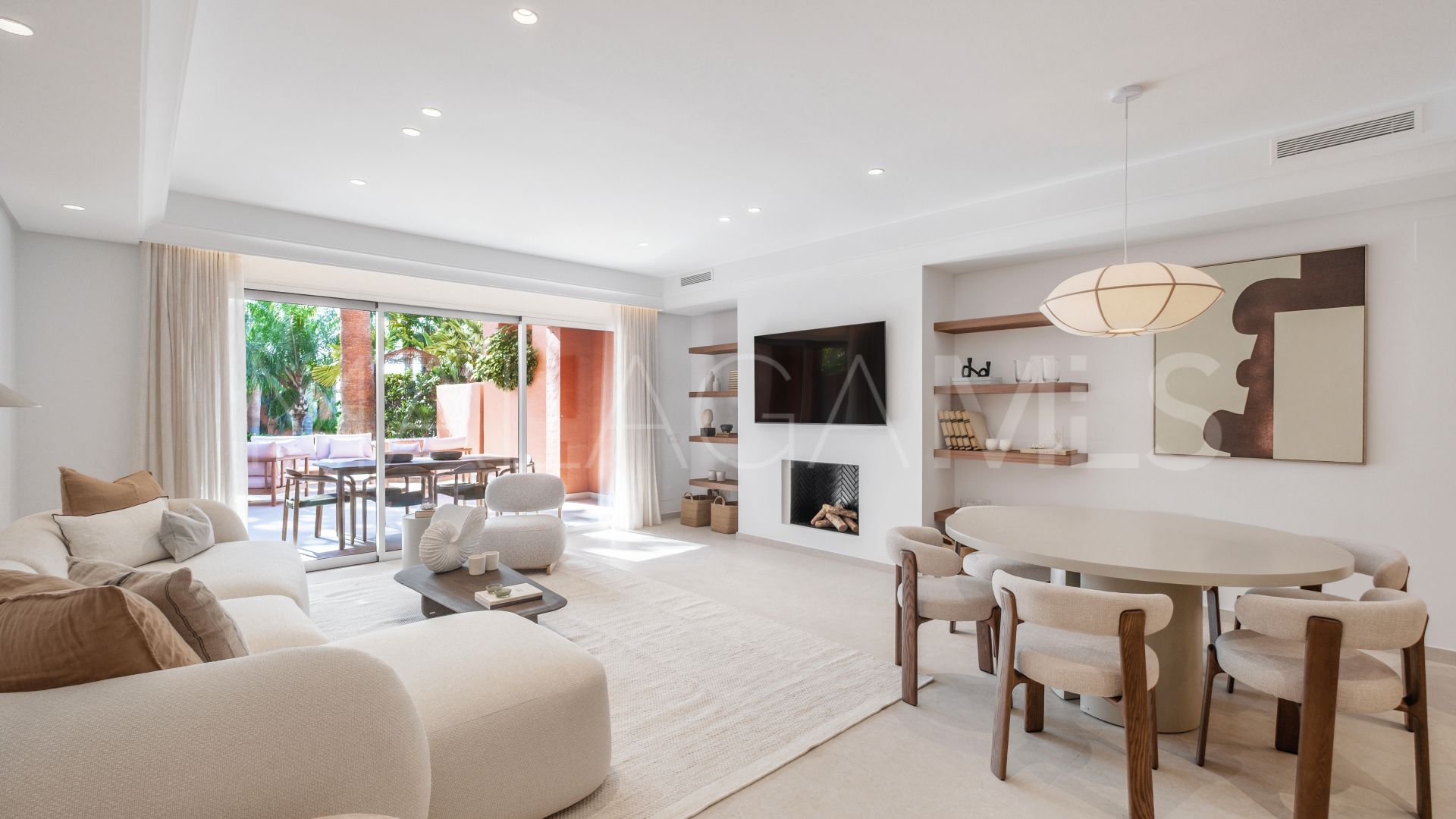 For sale town house with 4 bedrooms in Altos de Puente Romano