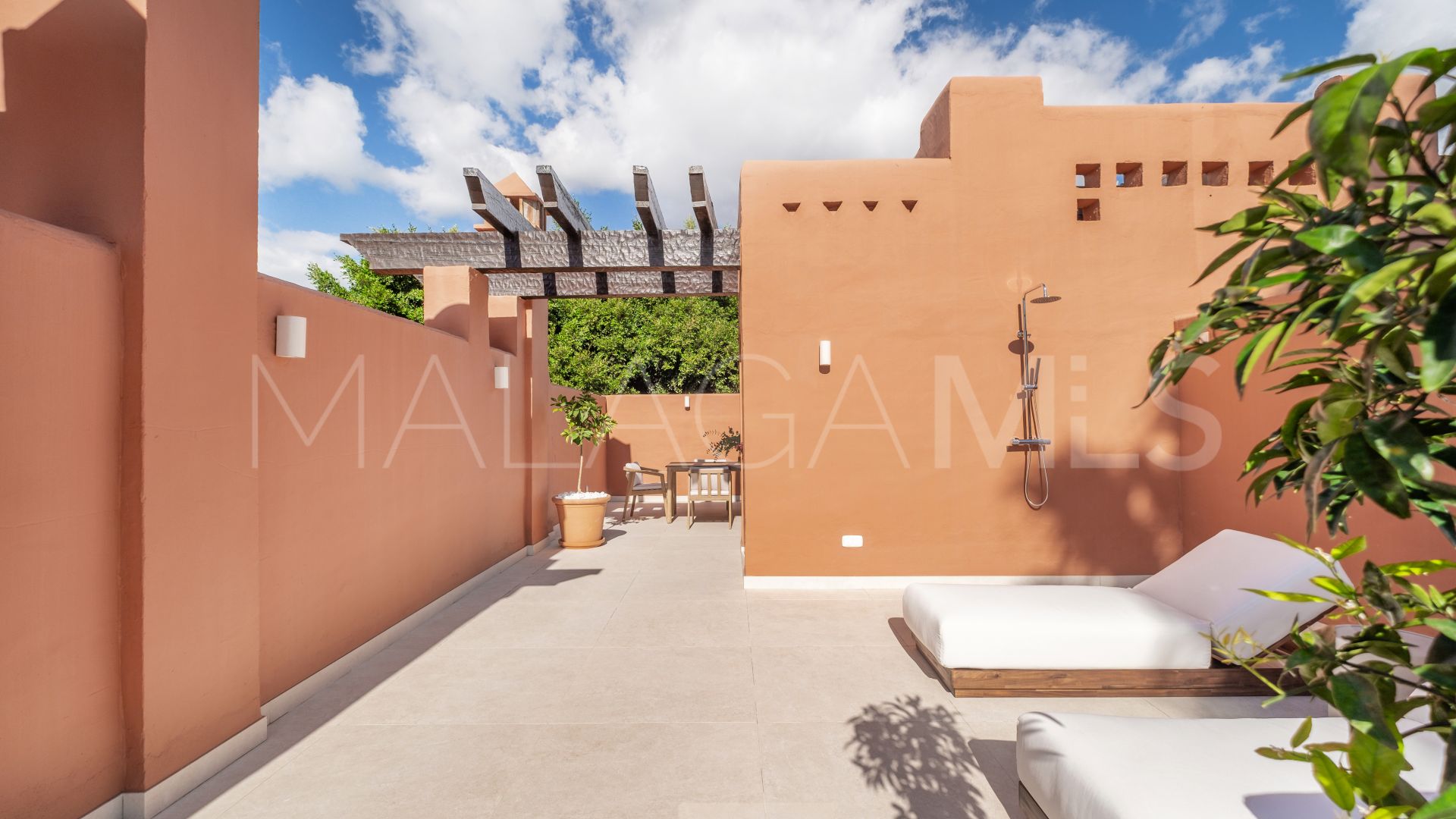 For sale town house with 4 bedrooms in Altos de Puente Romano