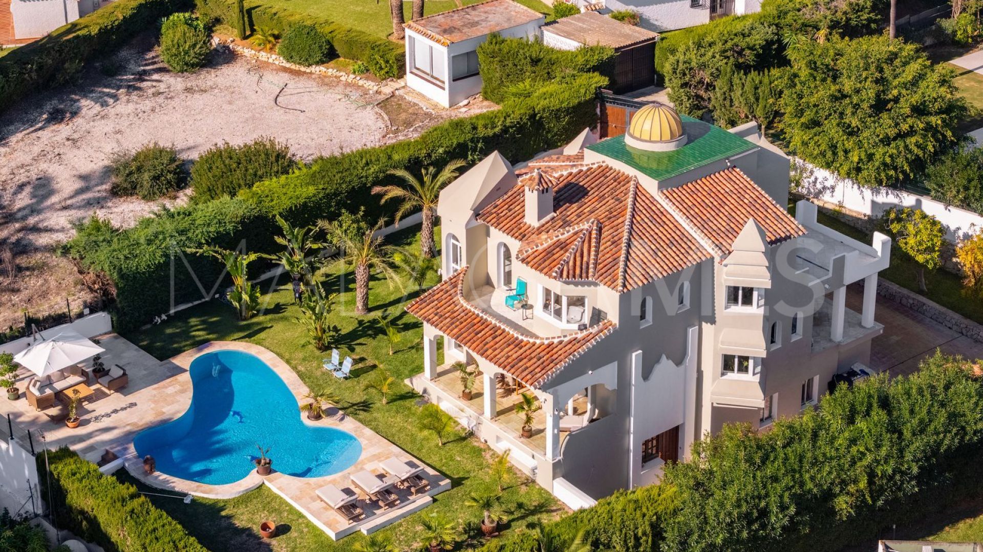 Villa for sale in Elviria