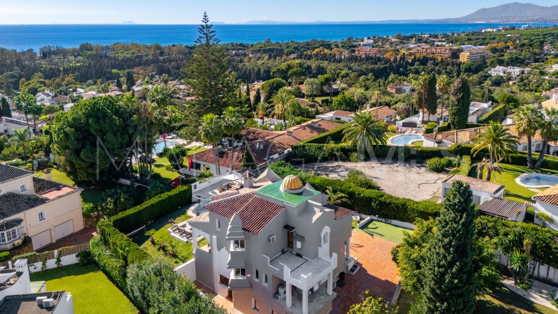 Villa for sale in Elviria