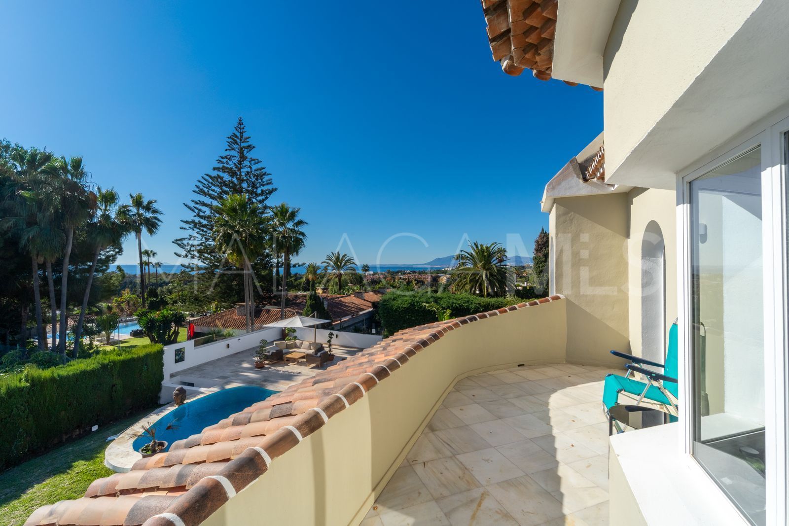 Villa for sale in Elviria