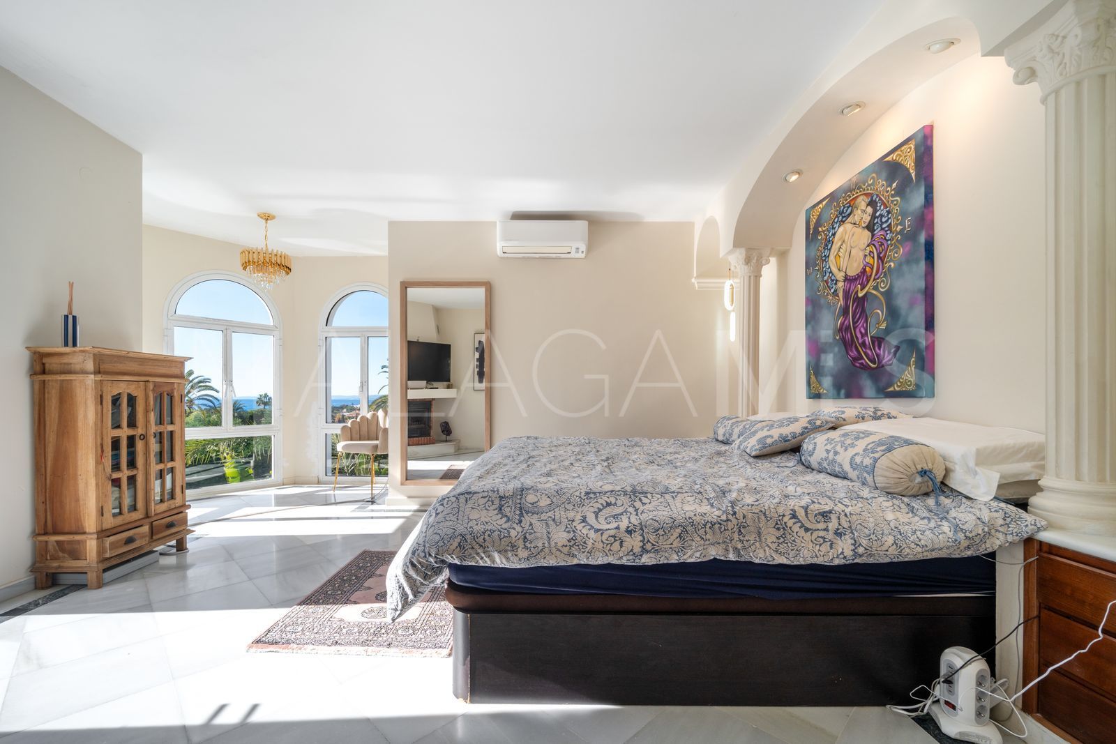 Villa for sale in Elviria