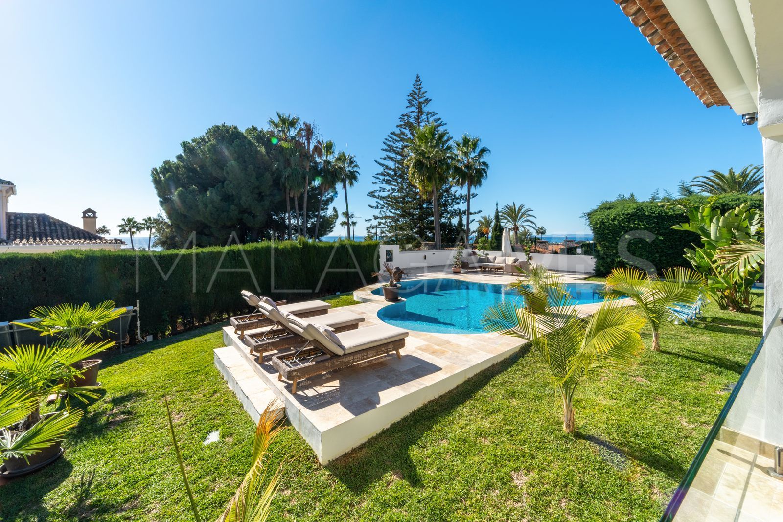 Villa for sale in Elviria