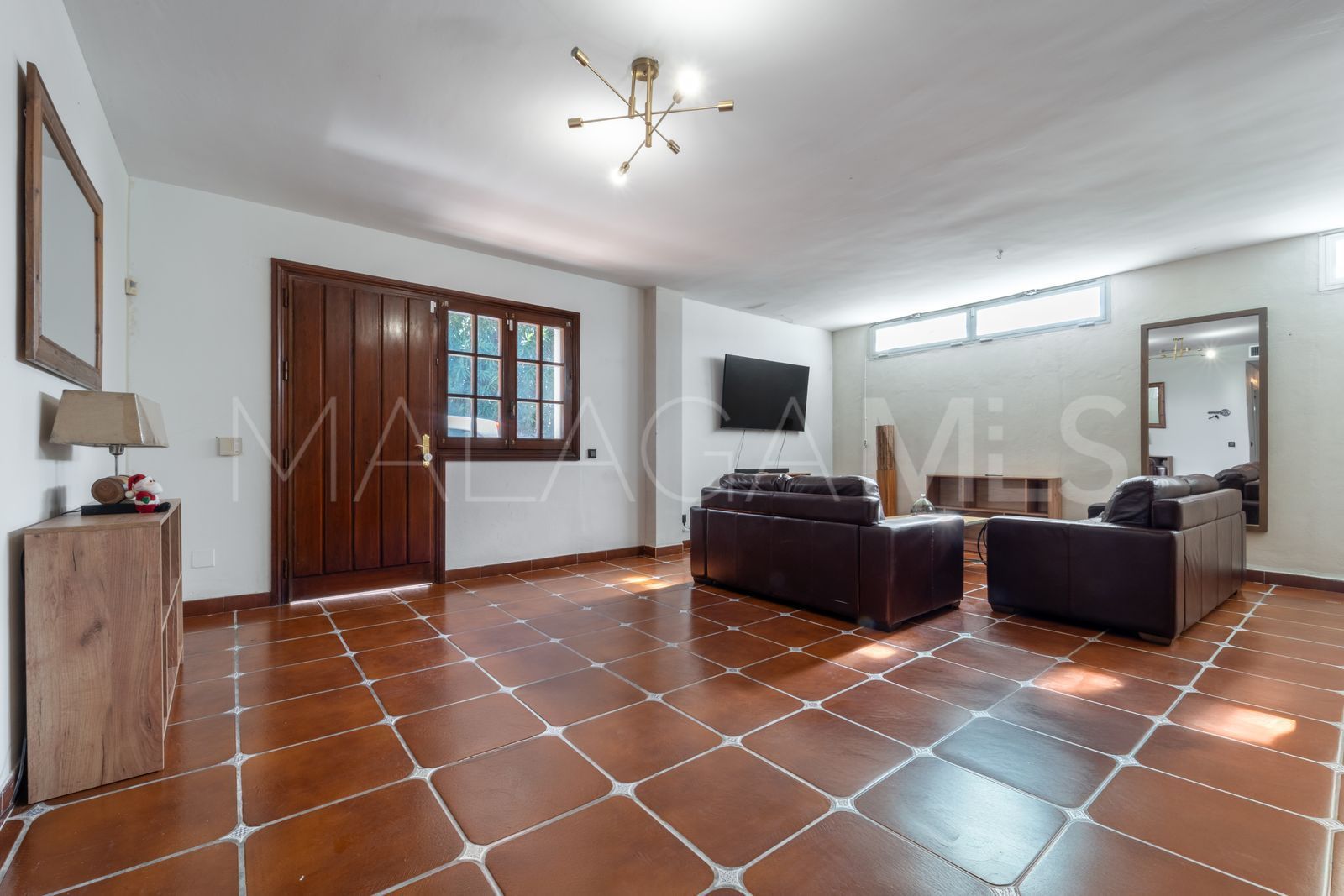 Villa for sale in Elviria