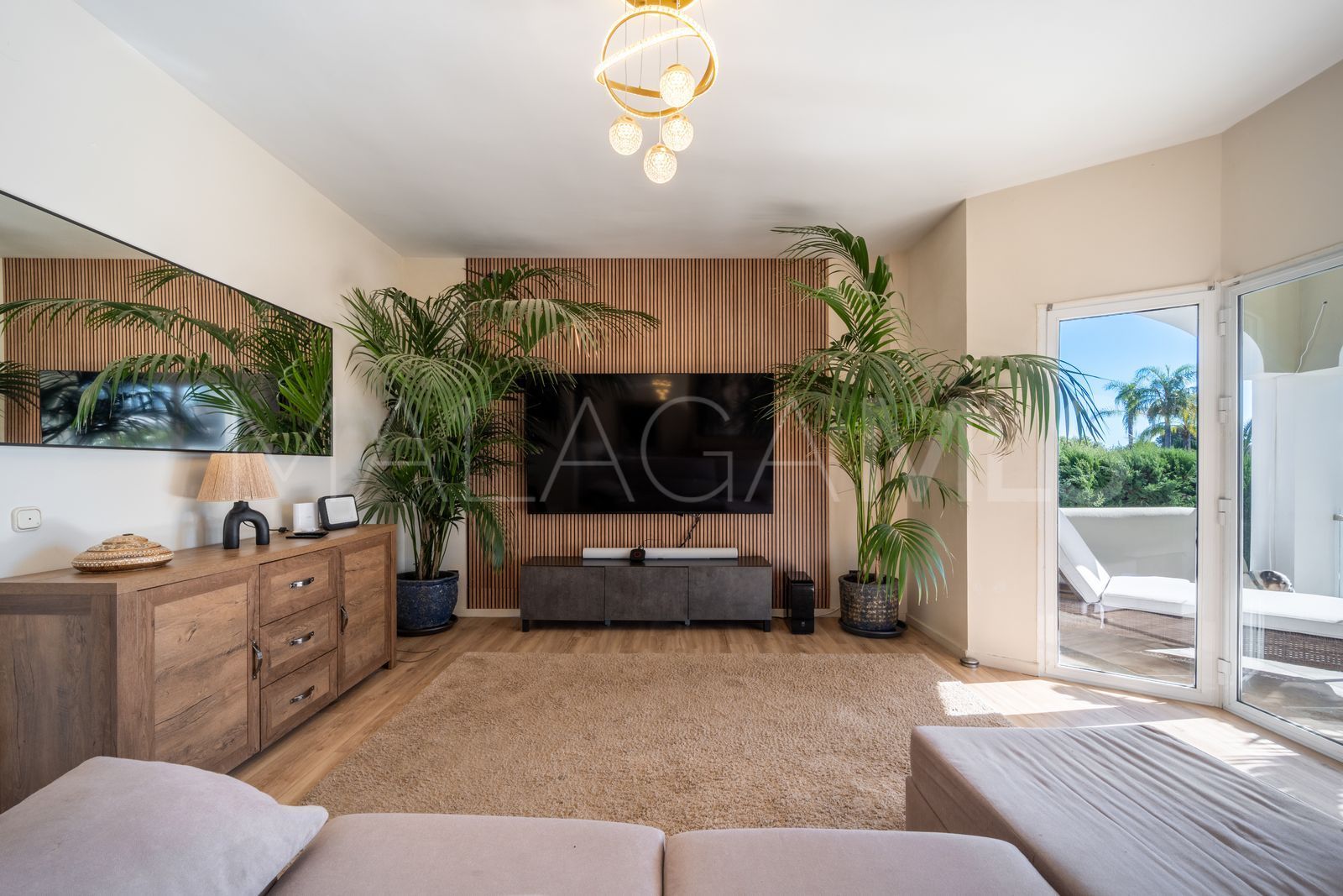 Villa for sale in Elviria