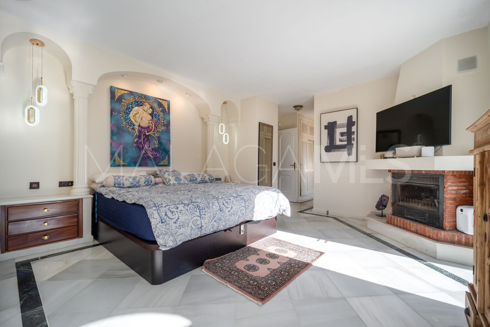 Villa for sale in Elviria