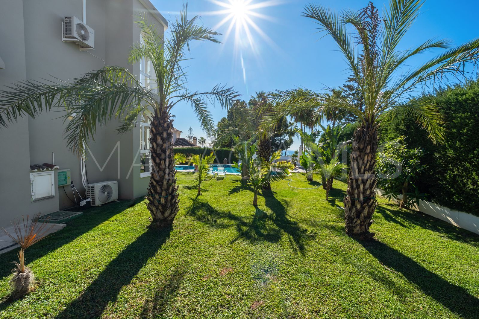 Villa for sale in Elviria