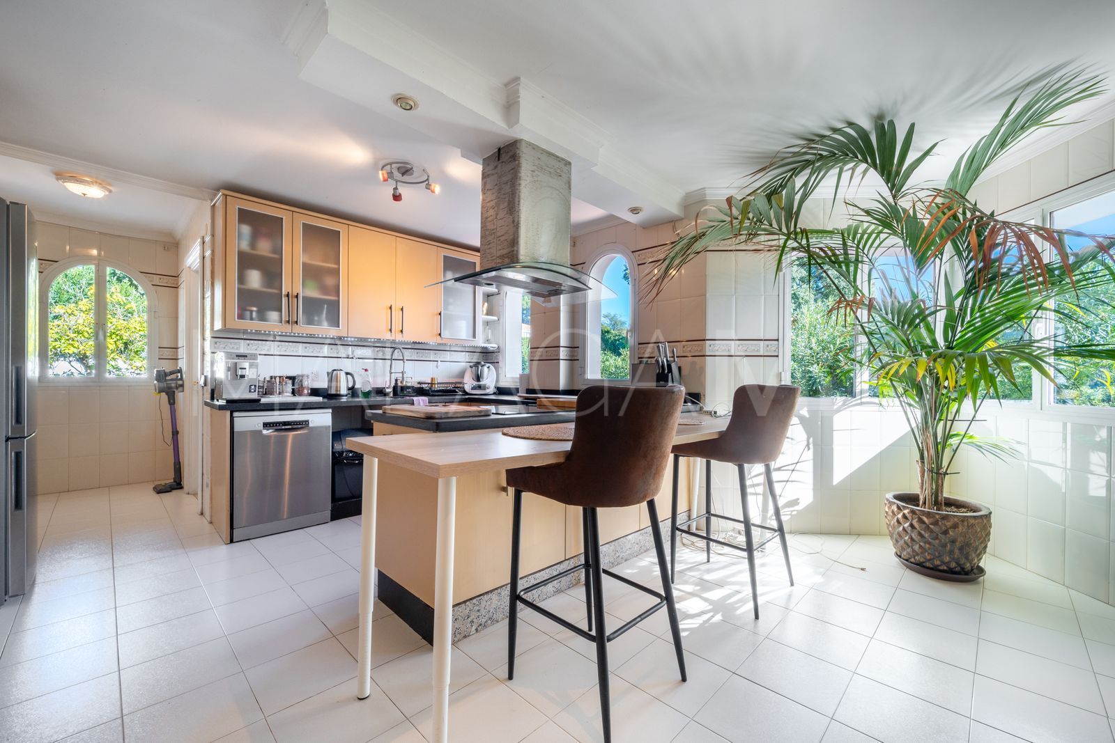 Villa for sale in Elviria