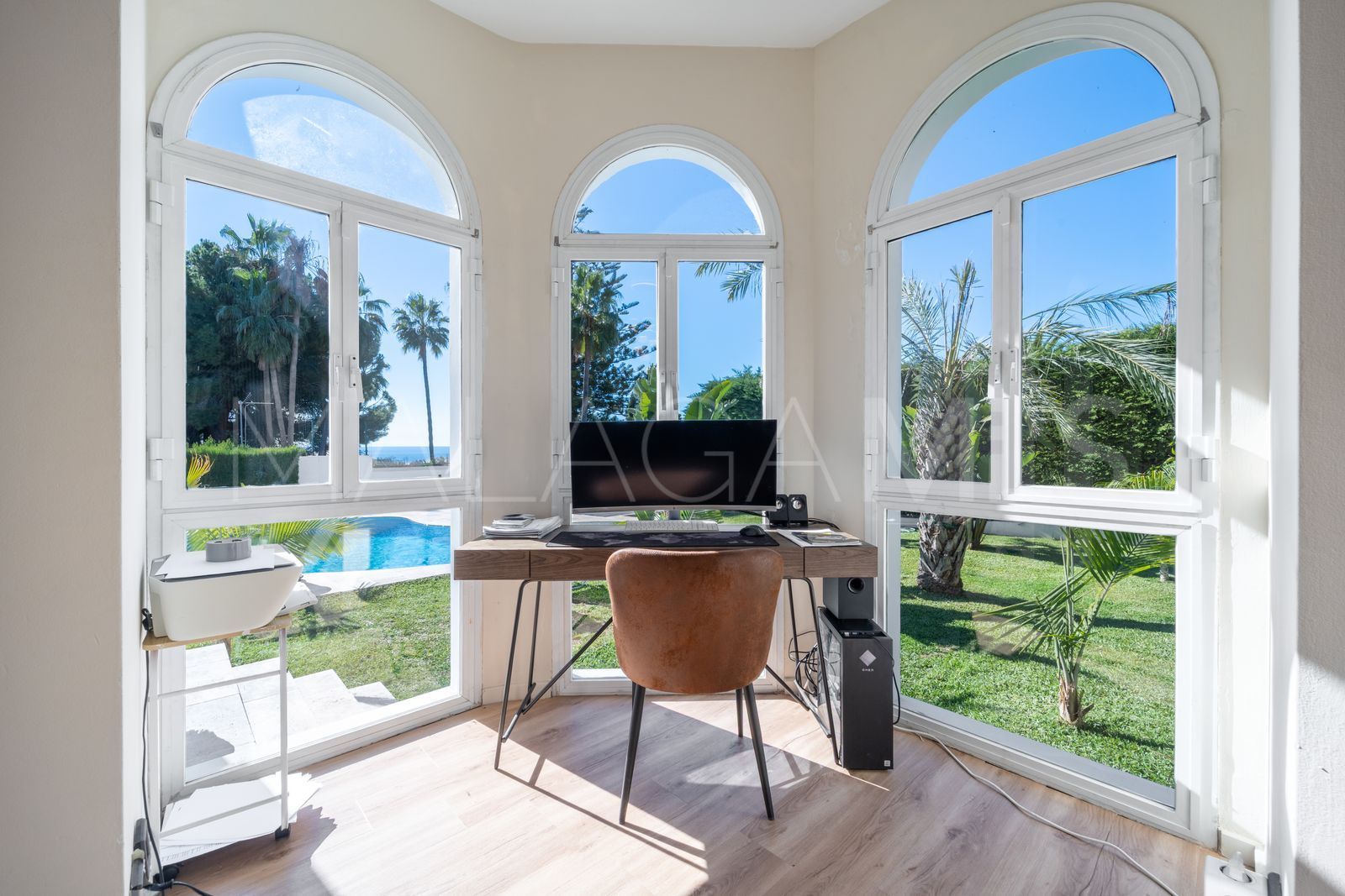 Villa for sale in Elviria