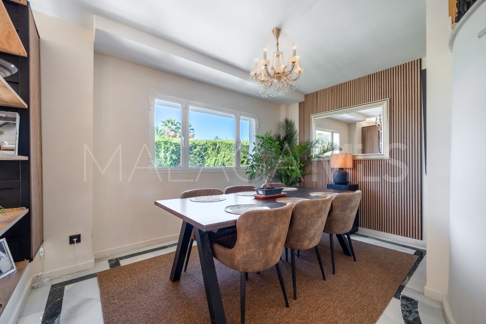 Villa for sale in Elviria