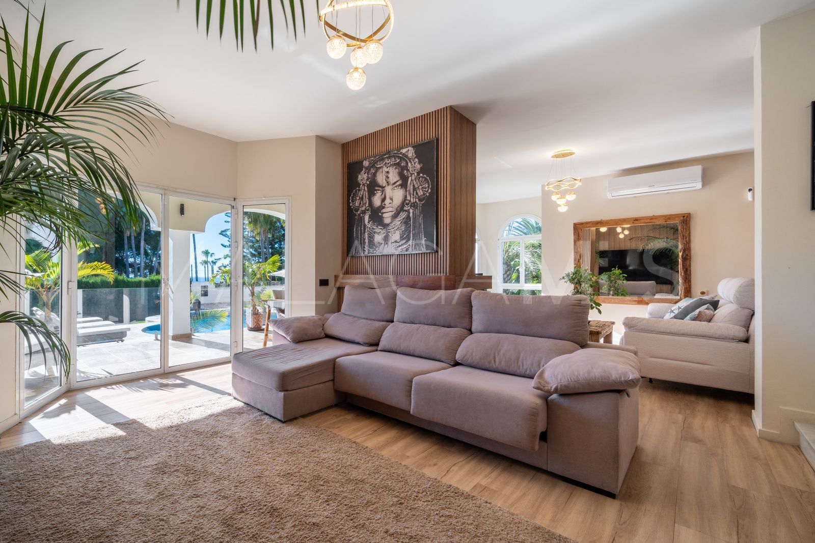 Villa for sale in Elviria