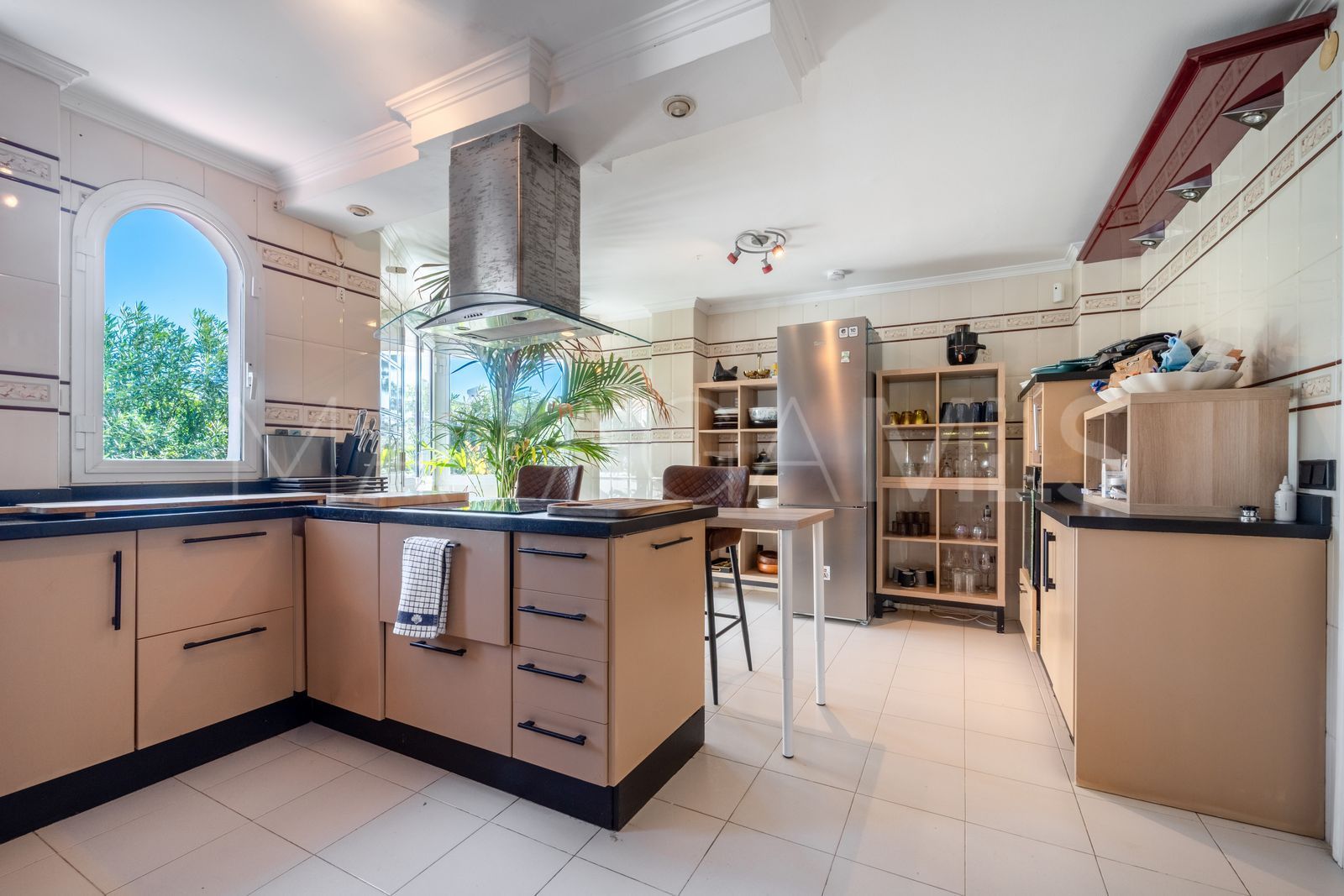 Villa for sale in Elviria