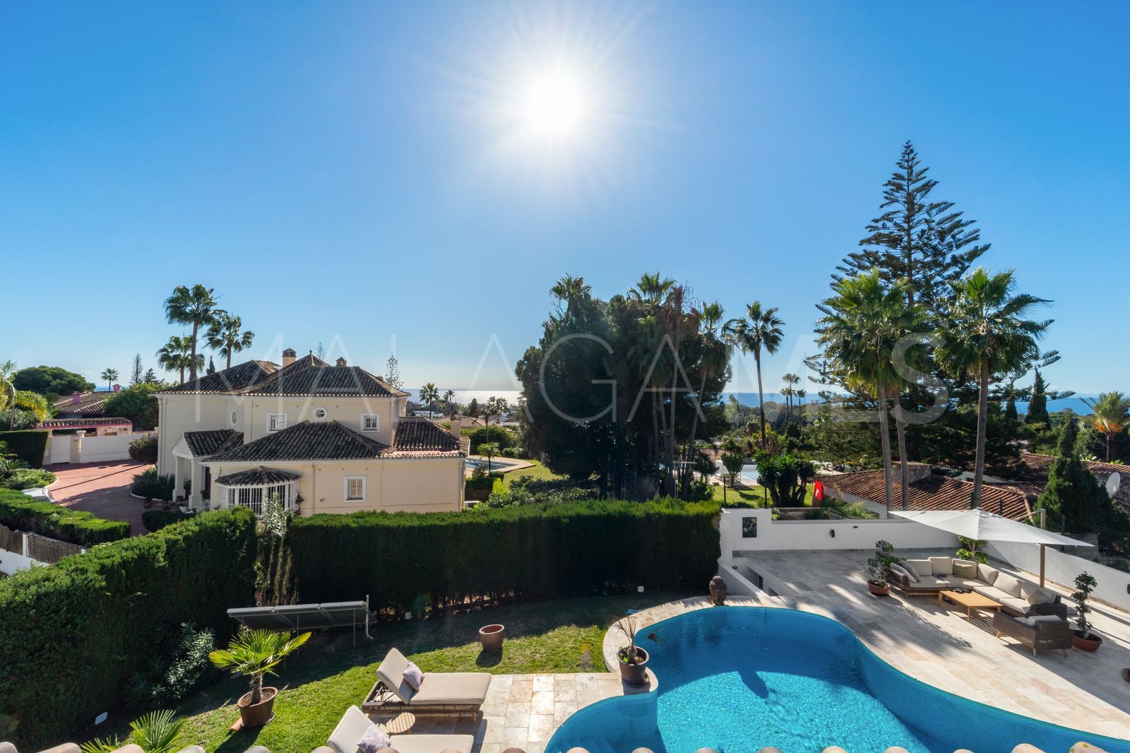 Villa for sale in Elviria