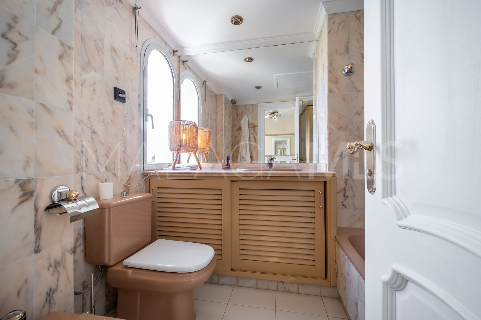 Villa for sale in Elviria