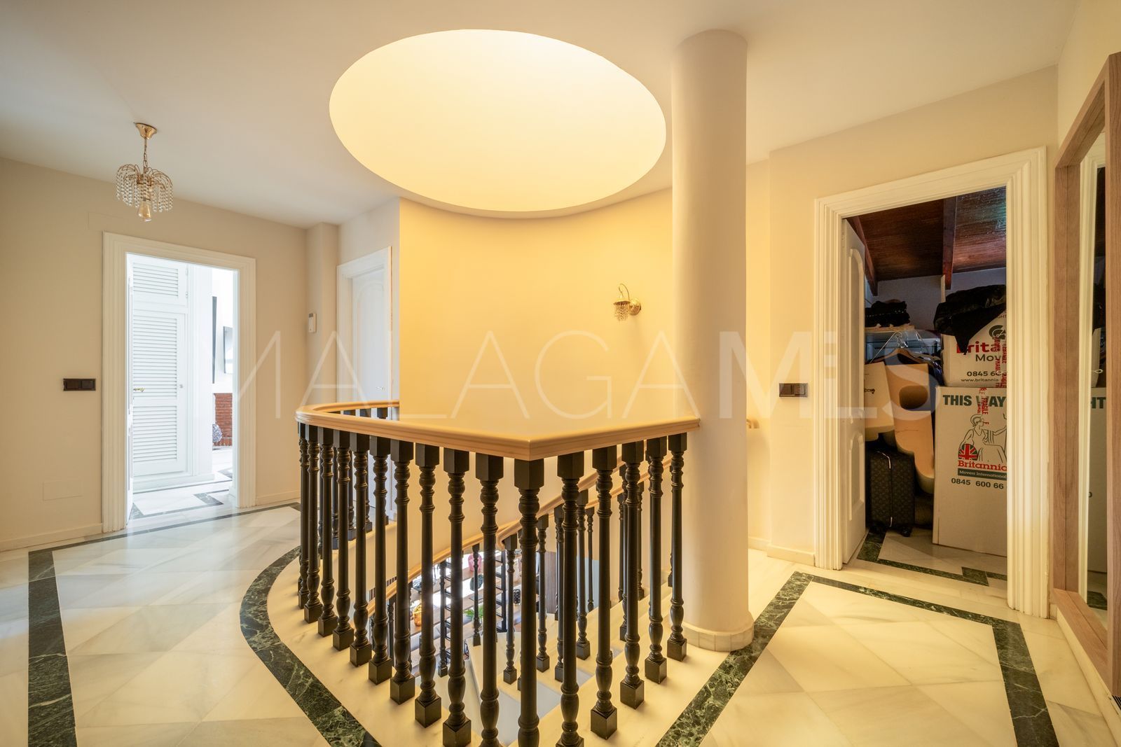 Villa for sale in Elviria