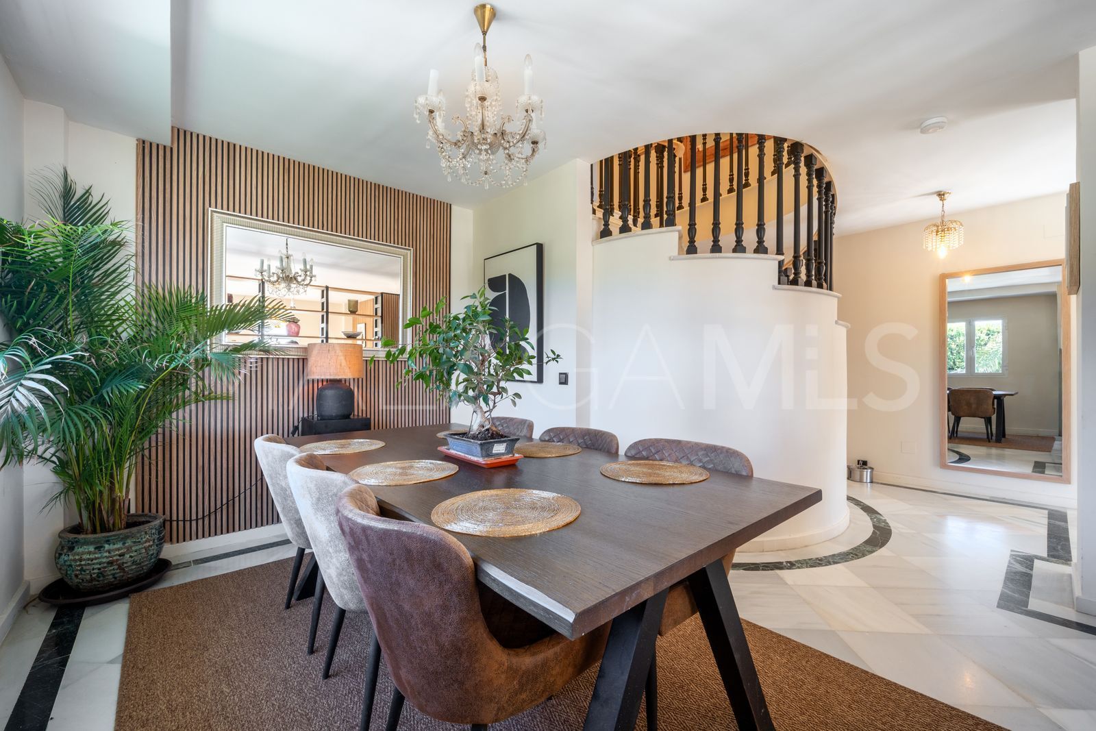 Villa for sale in Elviria