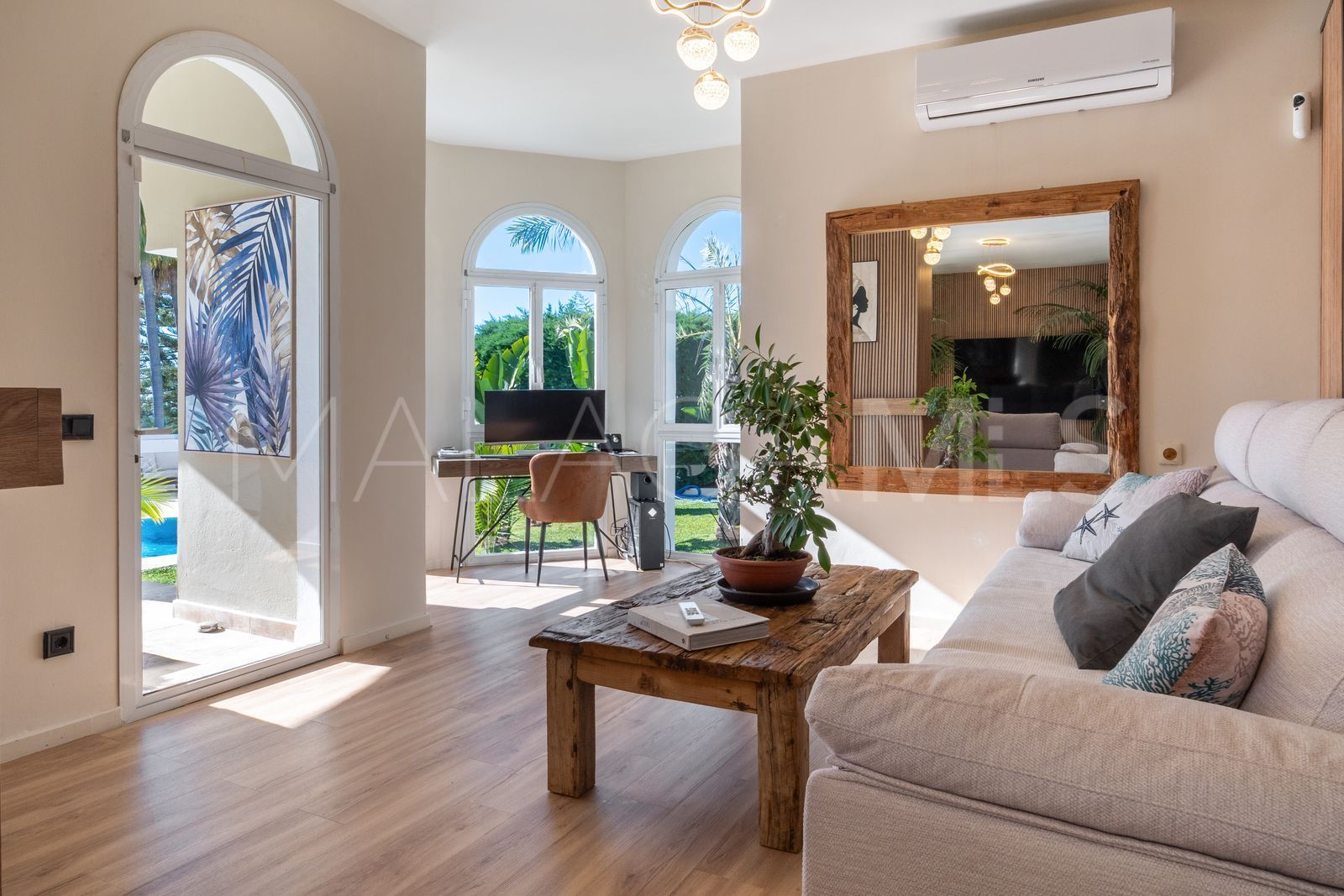 Villa for sale in Elviria