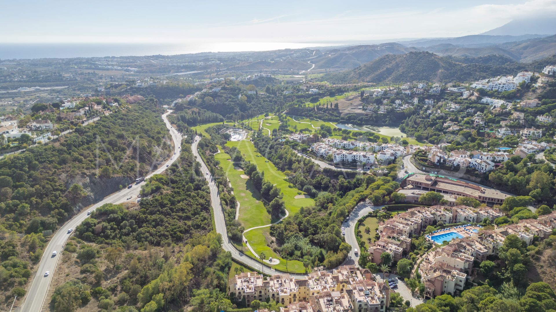 Zweistöckiges penthouse for sale in Las Colinas de Marbella