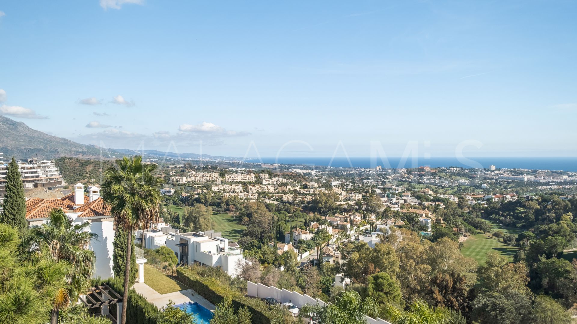 Zweistöckiges penthouse for sale in Las Colinas de Marbella
