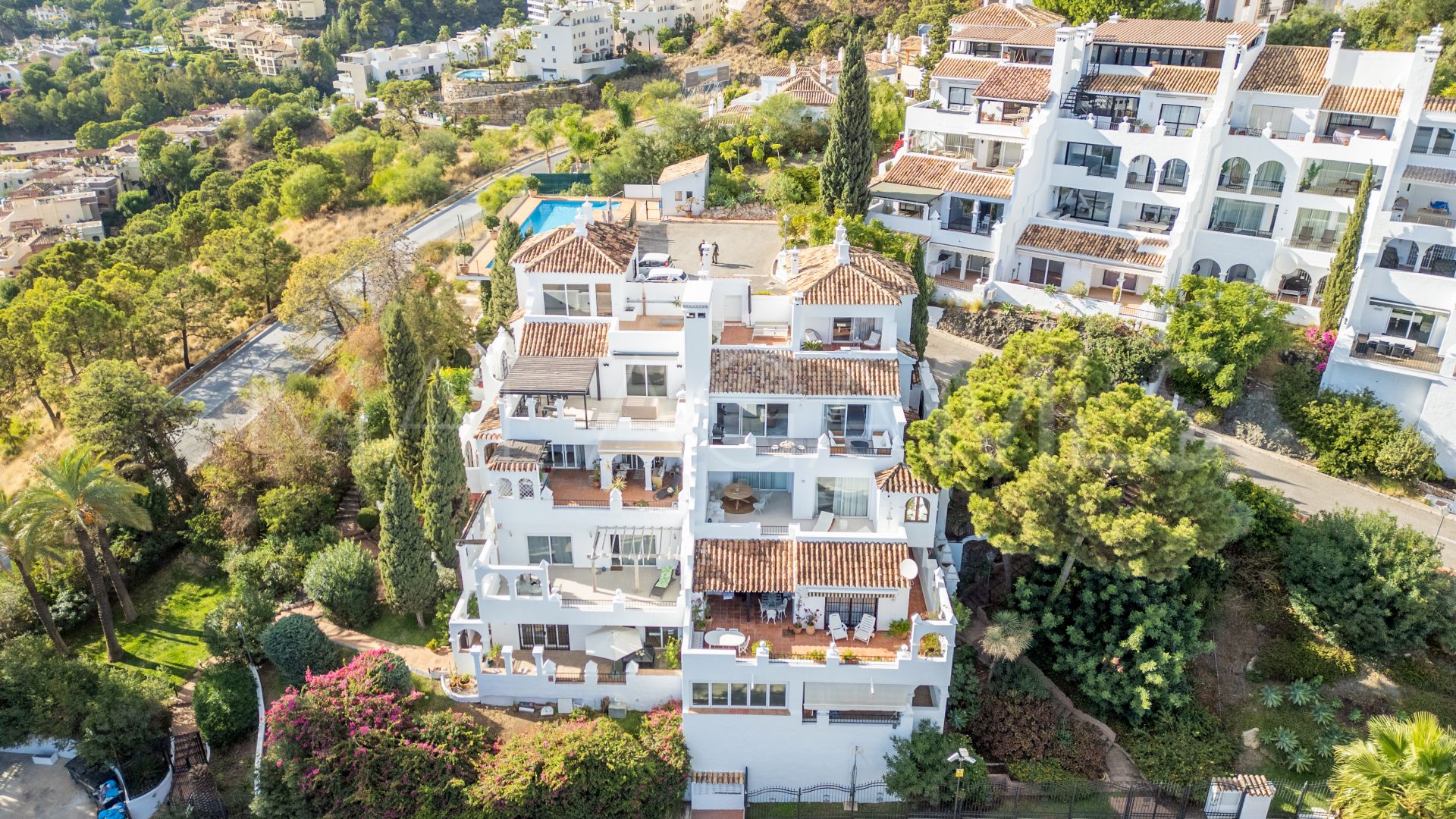 Zweistöckiges penthouse for sale in Las Colinas de Marbella