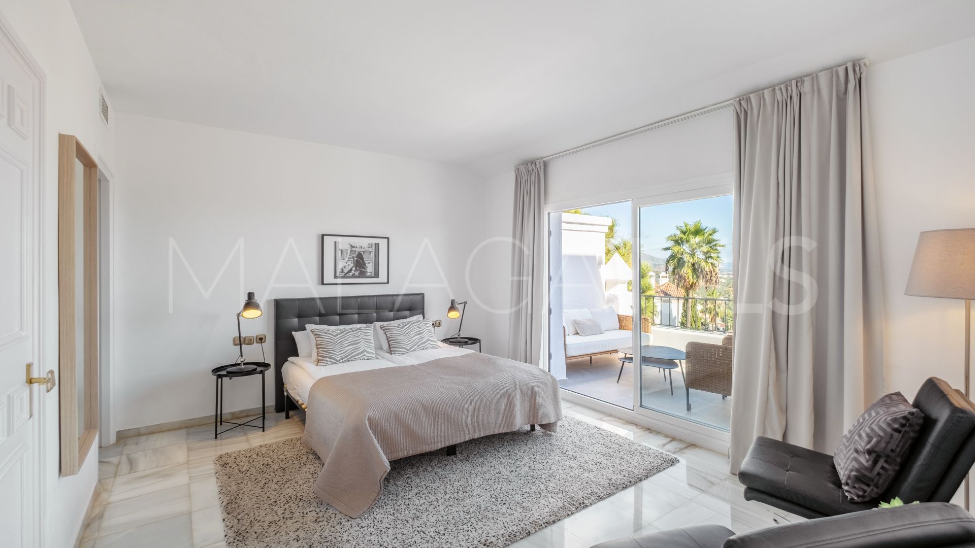 Zweistöckiges penthouse for sale in Las Colinas de Marbella