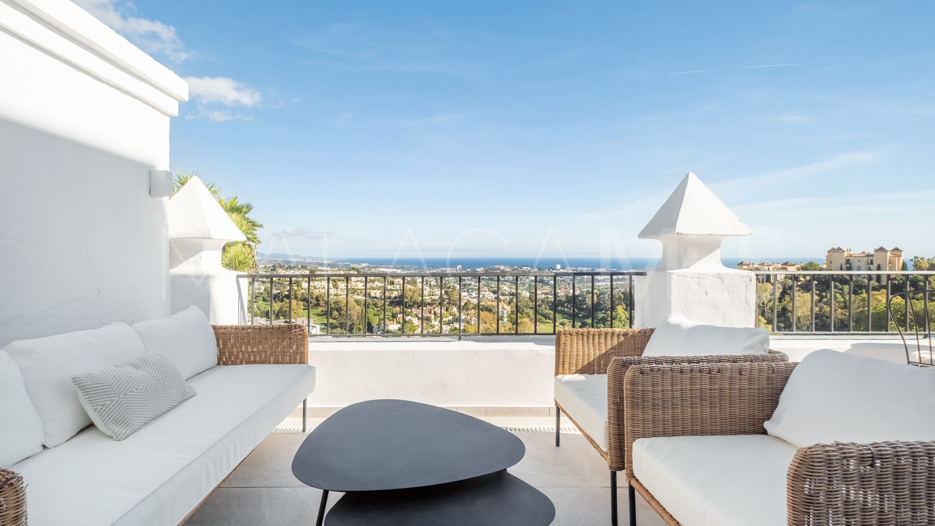 Zweistöckiges penthouse for sale in Las Colinas de Marbella