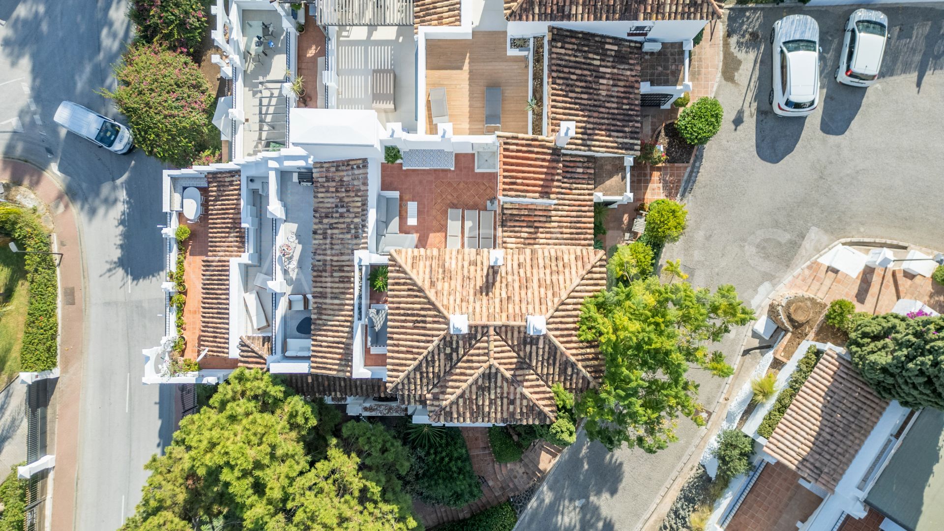 Zweistöckiges penthouse for sale in Las Colinas de Marbella